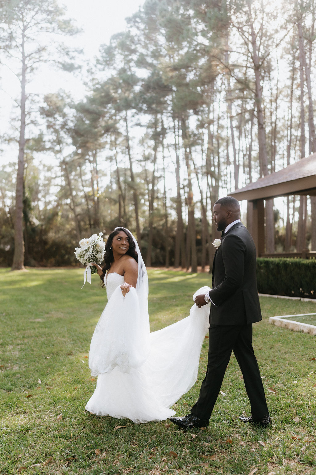 bride and groom Outdoor wedding venue houston wedding venue