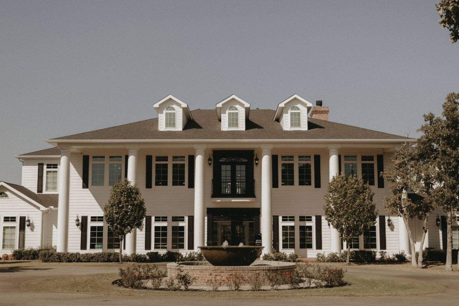 Weatherford Wedding Venue The Springs in Weatherford DFW Wedding Venue Editorial Wedding Manor Wedding