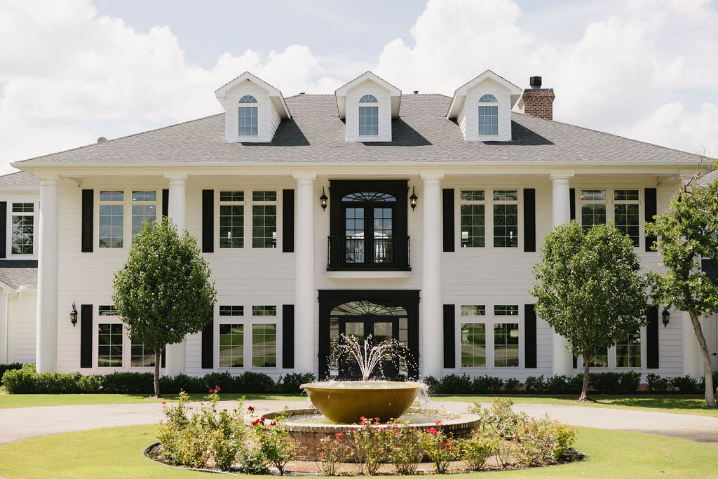 DFW Bride DFW Wedding Venue Blog Manor Wedding Venue Trending Weddings Elegant Wedding Venue